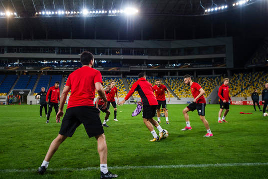 Östersunds spelare värmer upp