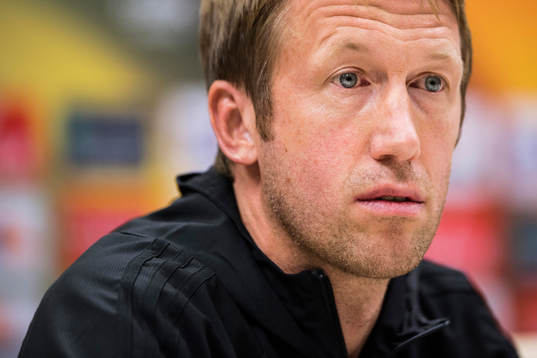 Östersunds tränare Graham Potter deltar i en