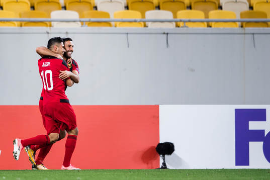 Östersunds Saman Ghoddos gör 0-1 och jublar med Hosam