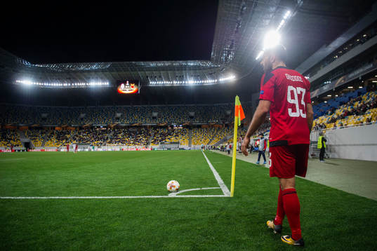 Östersunds Saman Ghoddos gör sig redo för en hörna