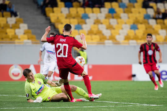 Zoryas målvakt Andriy Lunin och Östersunds Gabriel Somi