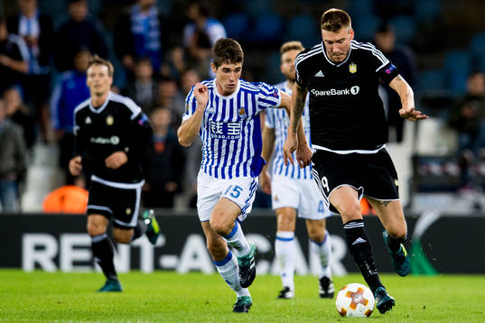 Aritz Elustondo of Real Sociedad and Nicklas Bendtner of