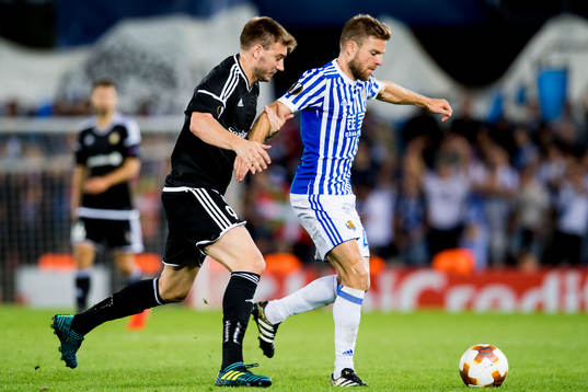 Nicklas Bendtner of Rosenborg and Asier Illarramendi of