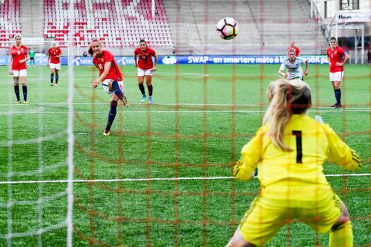 Caroline Graham Hansen of Norway scores 2-0