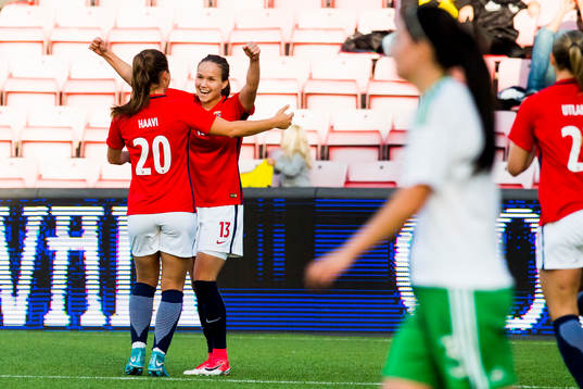 Guro Reiten of Norway celebrates with her teammates