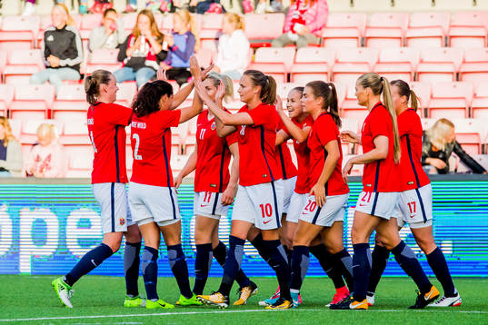 Guro Reiten of Norway celebrates with her teammates