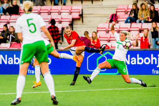 Lisa-Marie Utland of Norway and Ashley Hutton of Northern