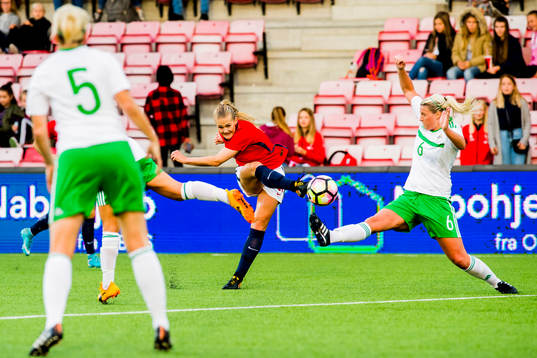 Lisa-Marie Utland of Norway and Ashley Hutton of Northern