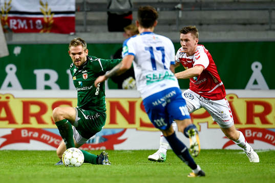Kalmars målvakt Lucas Hägg-Johansson och Victor Agardius
