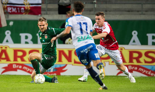 Kalmars målvakt Lucas Hägg-Johansson och Victor Agardius