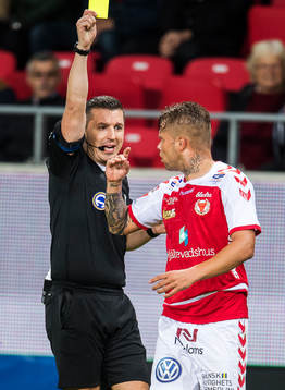Domare Bojan Pandzic ger Kalmars Romario Marques Rodrigues