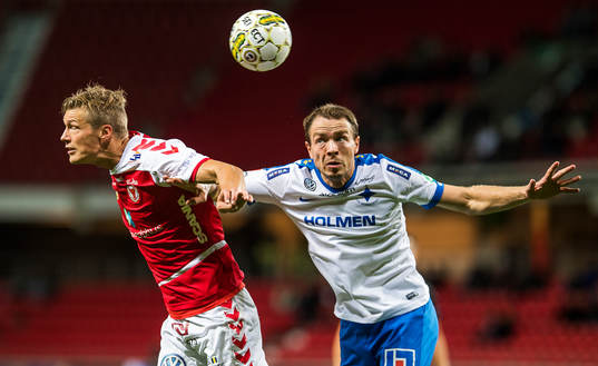 Kalmars Viktor Elm och Norrköpings Jon Gudni Fjoluson