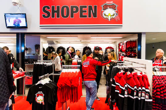 Exteriör över Malmö Redhawks shop