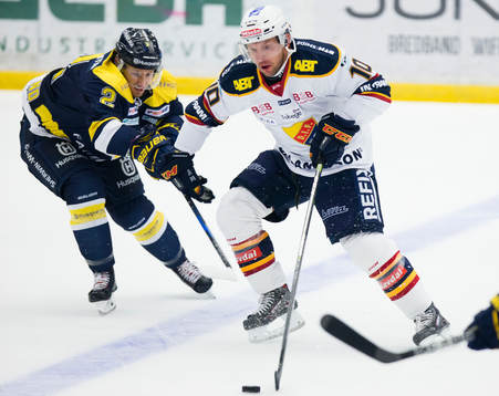 s Kristofer Berglund mot Djurgårdens Niclas Bergfors