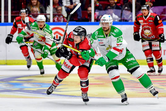 Malmö Redhawks Christoffer Forsberg och Rögles Juhamatti