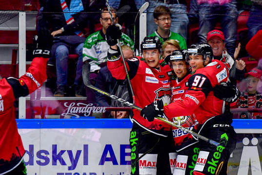 Malmö Redhawks Daniel Zaar jublar med lagkamrater