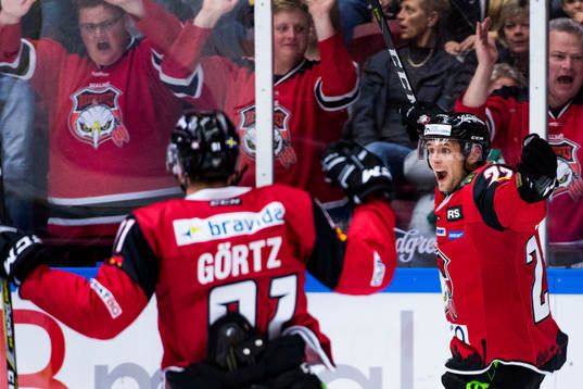 Malmö Redhawks Daniel Zaar jublar med Max Görtz