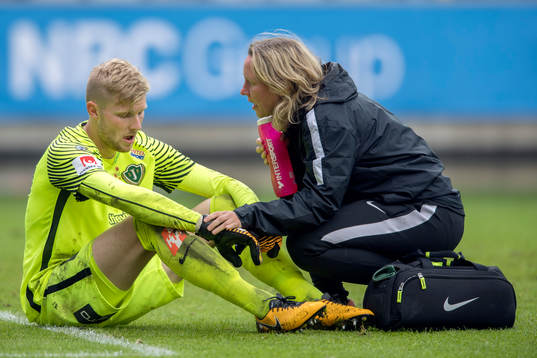 Jönköpings målvakt Anton Cajtoft får vård