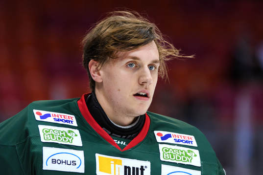 Frölundas målvakt Johan Mattsson innan ishockeymatchen i