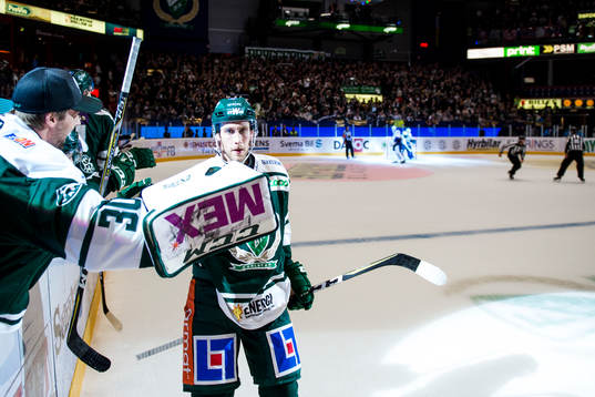 Färjestads Per Åslund jublar