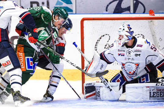 Färjestads Joakim Nygård och Linköpings målvakt Jonas
