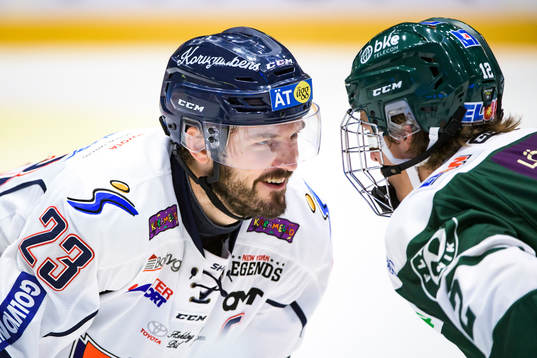 Linköpings Niklas Persson och Färjestads Oskar Bäck