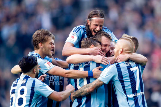 Djurgårdens Kim Källström jublar med lagkamrater