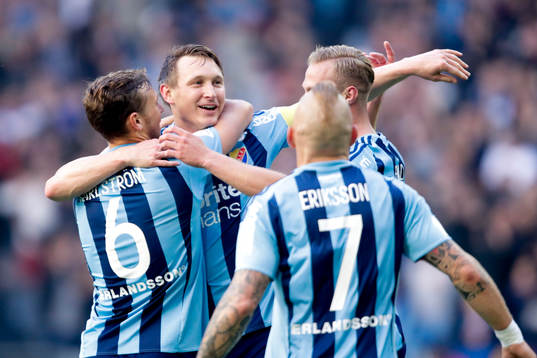 Djurgårdens Kim Källström jublar med lagkamrater