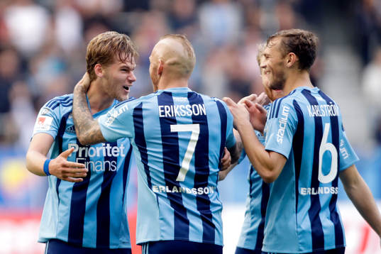 Djurgårdens Felix Beijmo jublar med lagkamrater