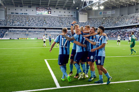 Djurgårdens Magnus Eriksson jublar med lagkamrater