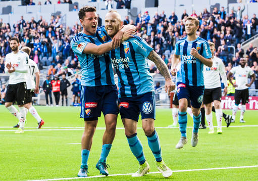 Djurgårdens Magnus Eriksson jublar med Kerim Mrabti