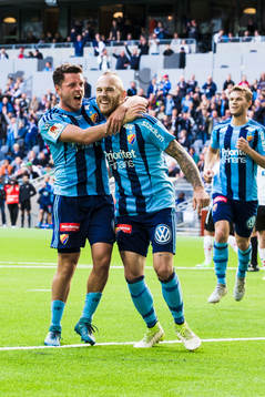 Djurgårdens Magnus Eriksson jublar med Kerim Mrabti