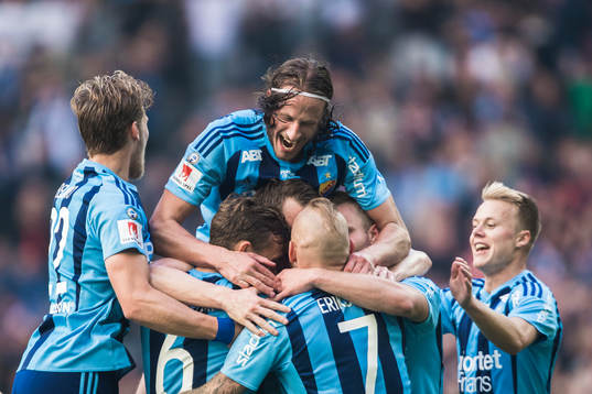 Djurgårdens Kim Källström jublar med Felix Beijmo ,