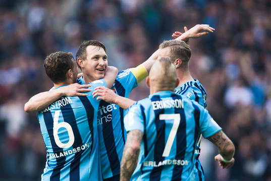 Djurgårdens Kim Källström jublar med Jesper Karlström,