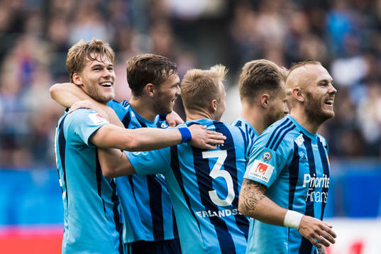 Djurgårdens Felix Beijmo (v) jublar