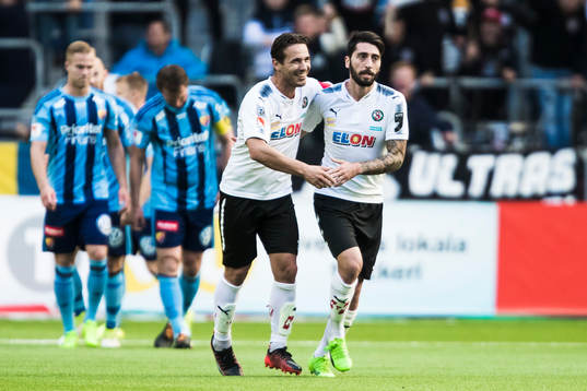 Örebros Nahir Besara jublar med Nordin Gerzic