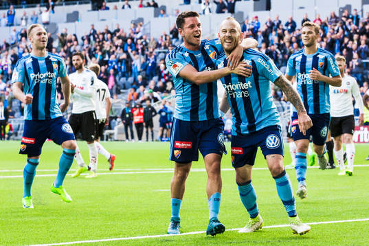 Djurgårdens Magnus Eriksson jublar med Kerim Mrabti