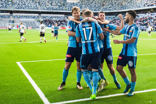 Djurgårdens Magnus Eriksson jublar Felix Beijmo , Kerim