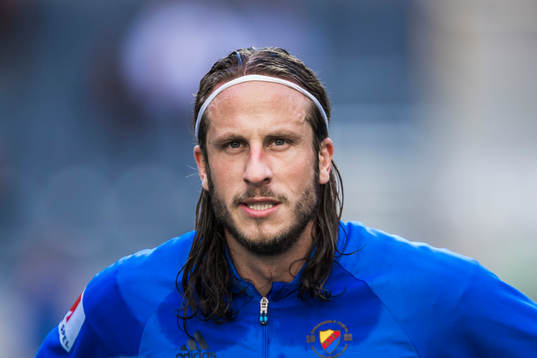 Djurgårdens Jonas Olsson innan fotbollsmatchen i