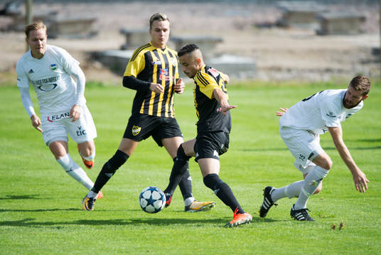 IFK Hässleholms Mohamed Hamdan och Danny Gunnarsson  i