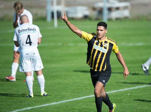 IFK Hässleholms Tommy Filipovic jublar i matchen i