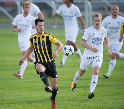 IFK Hässleholms  Egzon Ademi i matchen i division 2 mellan