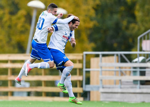 Timrås Mehmed Hafizovic (h) jublar