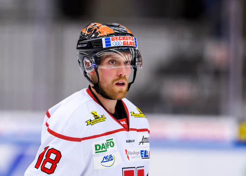 Örebros Joakim Andersson på uppvärmningen