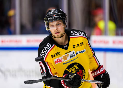 Luleås Petter Emanuelsson på uppvärmningen
