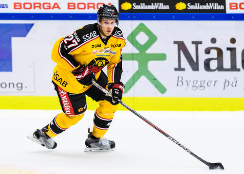 Luleås Brendan Mikkelson med pucken