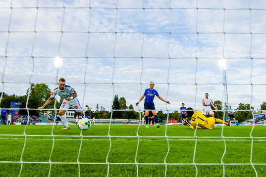 Marcus Pedersen of Strømsgodset scores 1-0