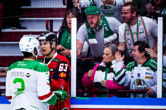 Rögles Almen Bibic i diskussion med Malmö Redhawks