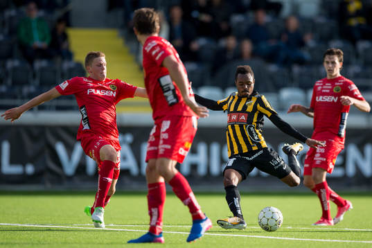 Häckens Nasiru Mohammed laddar för skott