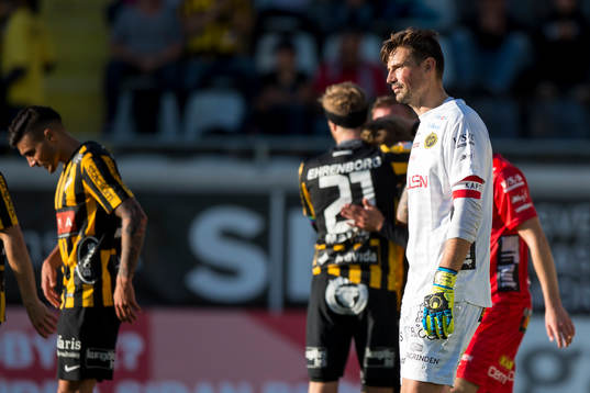 Elfsborgs målvakt Kevin Stuhr Ellegaard deppar